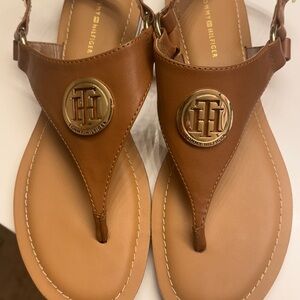 Tommy Hilfiger Tan Brown T-strap Sandals with Gold Logo